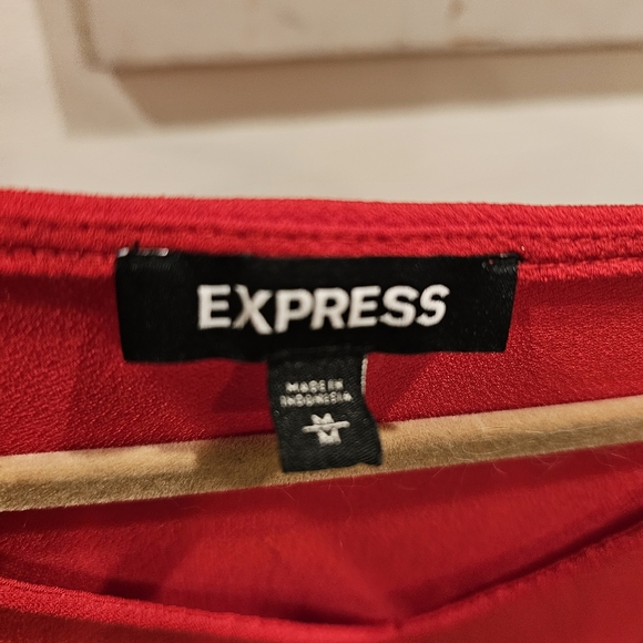 Red Express top with relaxed ruffle sleeve detail - Picture 2 of 7